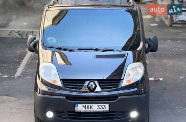Вантажопасажирський фургон Renault Trafic 2011 в 