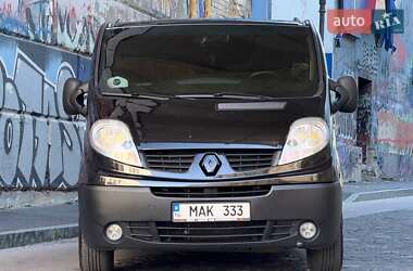 Вантажопасажирський фургон Renault Trafic 2011 в 