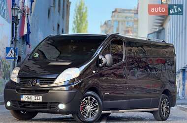 Вантажопасажирський фургон Renault Trafic 2011 в 