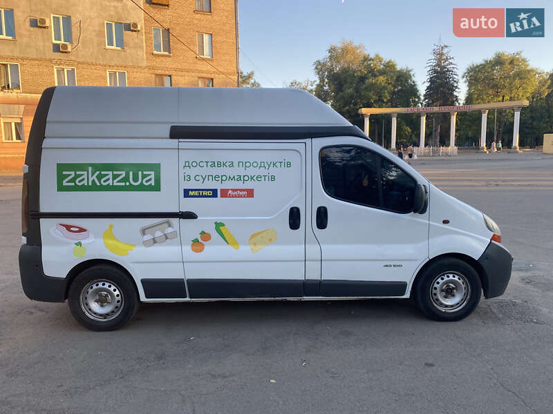 Грузовой фургон Renault Trafic 2006 в 