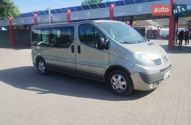 Минивэн Renault Trafic 2012 в 