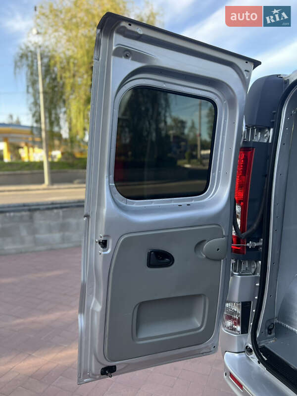 Мінівен Renault Trafic 2013 в Рівному