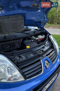 Мінівен Renault Trafic 2011 в 