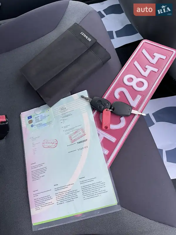 Вантажний фургон Renault Trafic 2014 в Радивиліві документ