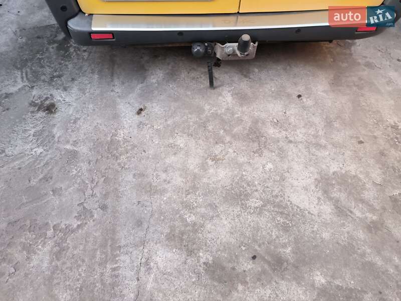 Мінівен Renault Trafic 2005 в Павлограді