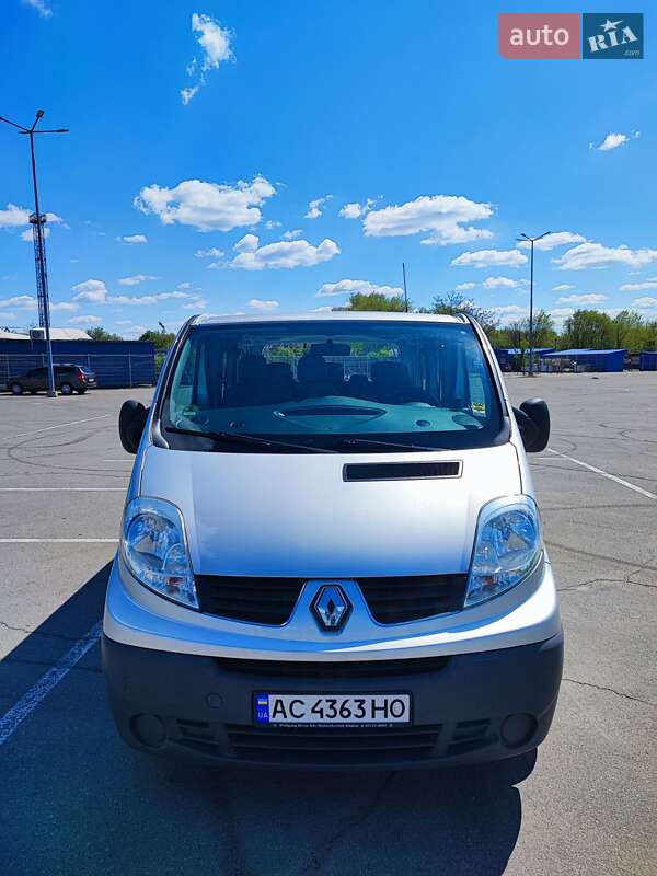 Минивэн Renault Trafic 2011 в 