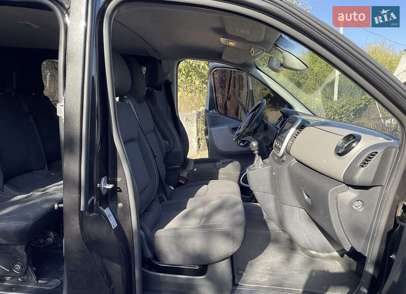 Мінівен Renault Trafic 2015 в 