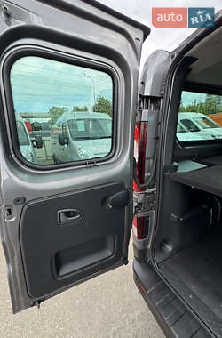Мінівен Renault Trafic 2016 в 