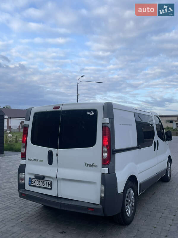 Вантажний фургон Renault Trafic 2011 в Рівному
