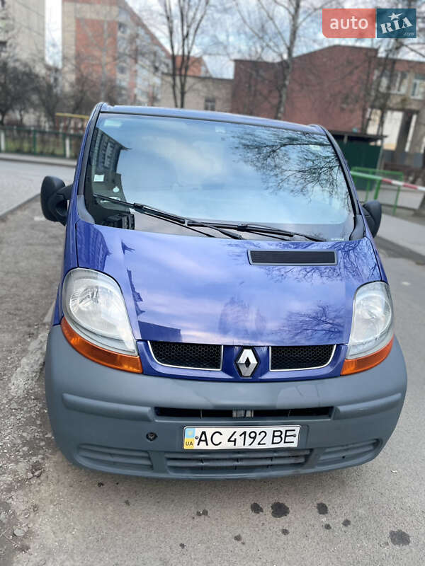 Минивэн Renault Trafic 2005 в 