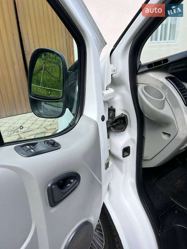 Мінівен Renault Trafic 2006 в Коломиї