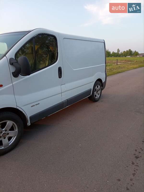 Вантажний фургон Renault Trafic 2004 в Дубровиці