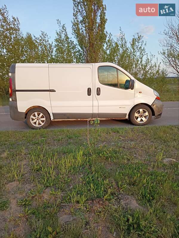 Вантажний фургон Renault Trafic 2004 в Дубровиці