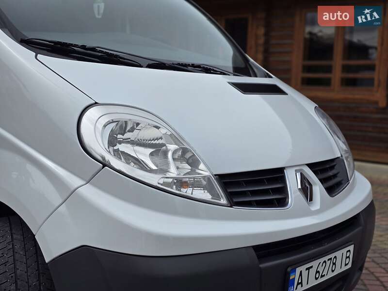 Грузовой фургон Renault Trafic 2012 в Косове