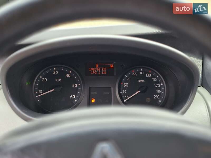 Грузовой фургон Renault Trafic 2012 в Косове