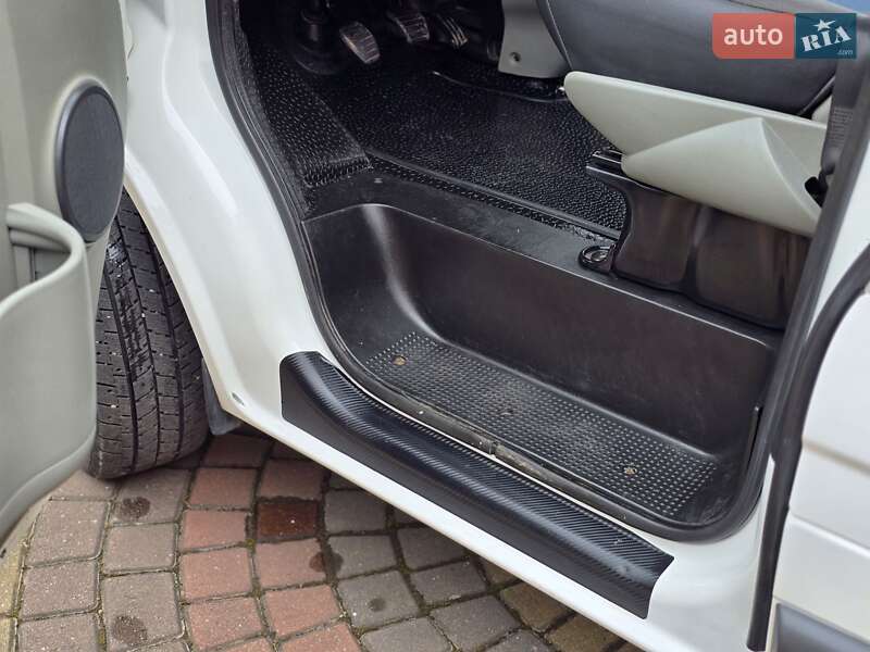 Грузовой фургон Renault Trafic 2012 в Косове