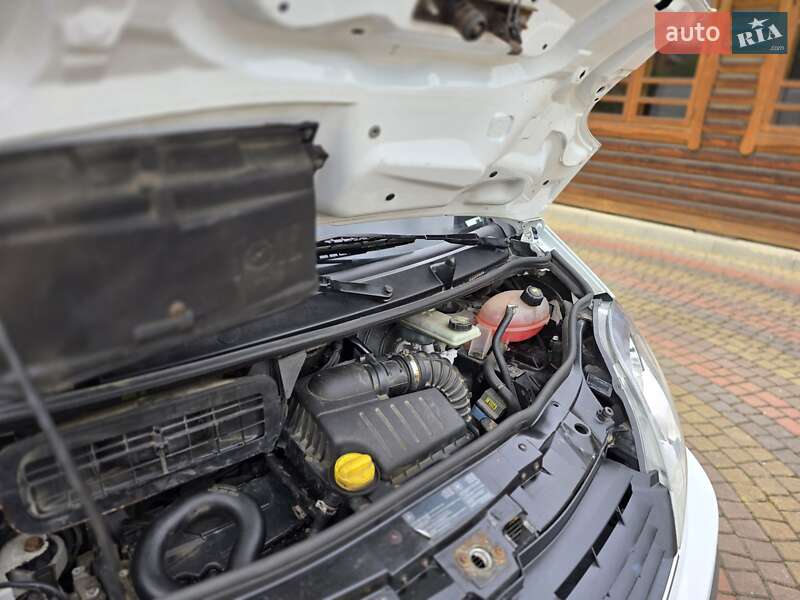 Грузовой фургон Renault Trafic 2012 в Косове