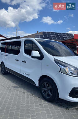 Минивэн Renault Trafic 2016 в 