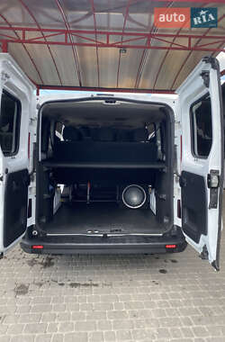 Минивэн Renault Trafic 2016 в 