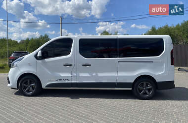 Минивэн Renault Trafic 2016 в 