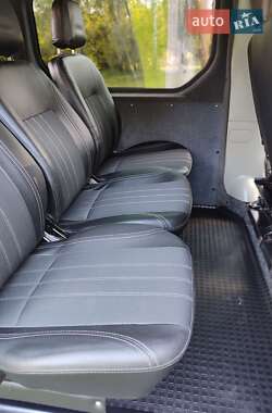 Минивэн Renault Trafic 2010 в 