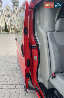 Грузовой фургон Renault Trafic 2014 в 