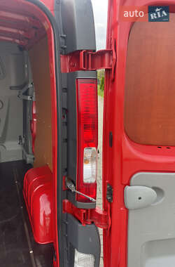 Грузовой фургон Renault Trafic 2014 в 