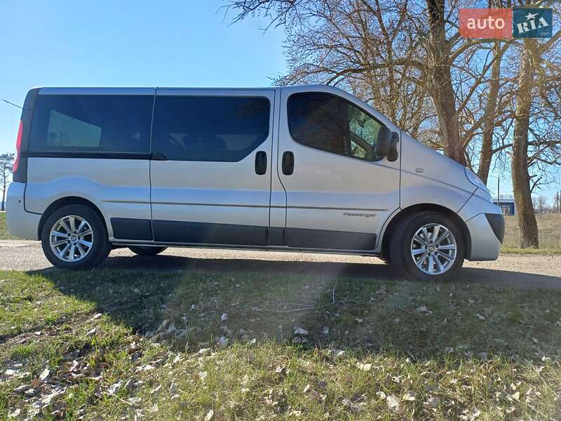 Мінівен Renault Trafic 2013 в 