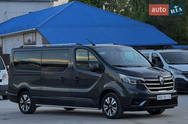 Минивэн Renault Trafic 2022 в 
