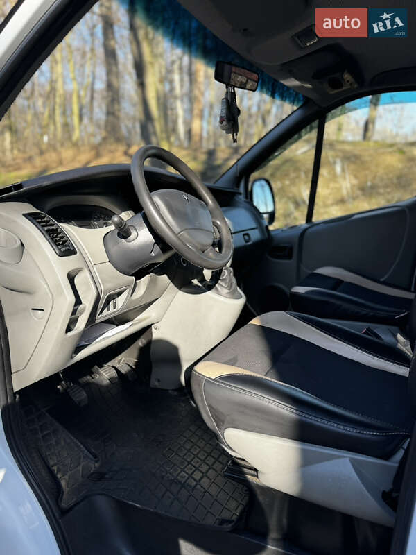 Минивэн Renault Trafic 2008 в Черновцах