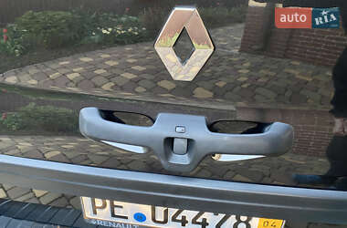 Мінівен Renault Trafic 2016 в 