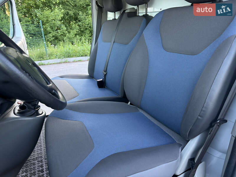Вантажний фургон Renault Trafic 2012 в Старокостянтинові