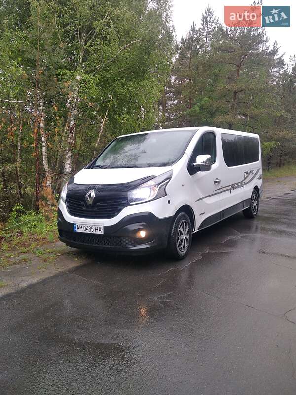 Минивэн Renault Trafic 2016 в 