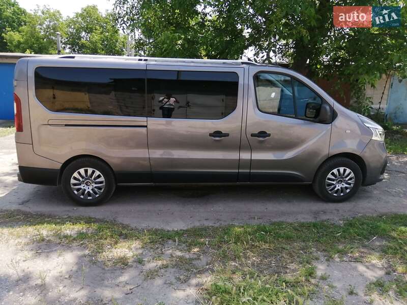 Микроавтобус Renault Trafic 2020 в 