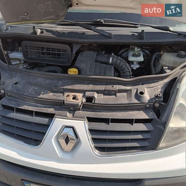 Грузовой фургон Renault Trafic 2013 в 