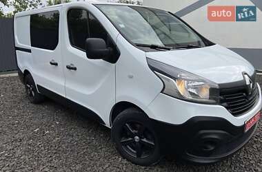 Грузопассажирский фургон Renault Trafic 2015 в 