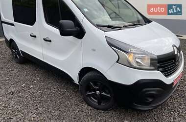 Грузопассажирский фургон Renault Trafic 2015 в 