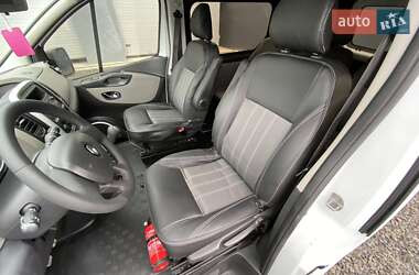 Грузопассажирский фургон Renault Trafic 2015 в 