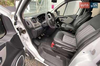 Грузопассажирский фургон Renault Trafic 2015 в 