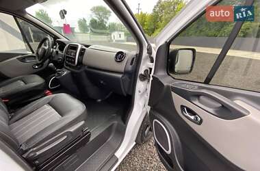 Грузопассажирский фургон Renault Trafic 2015 в 