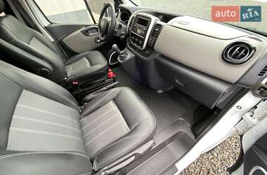 Грузопассажирский фургон Renault Trafic 2015 в 
