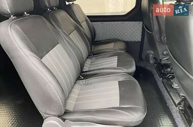Грузопассажирский фургон Renault Trafic 2015 в 