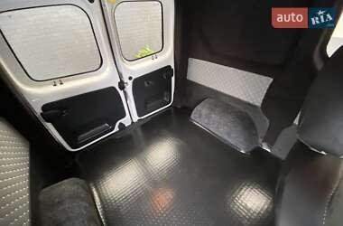Грузопассажирский фургон Renault Trafic 2015 в 