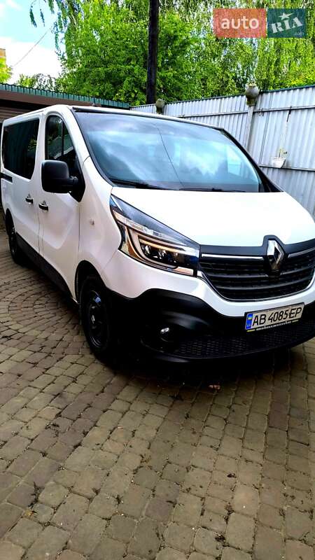 Минивэн Renault Trafic 2020 в 