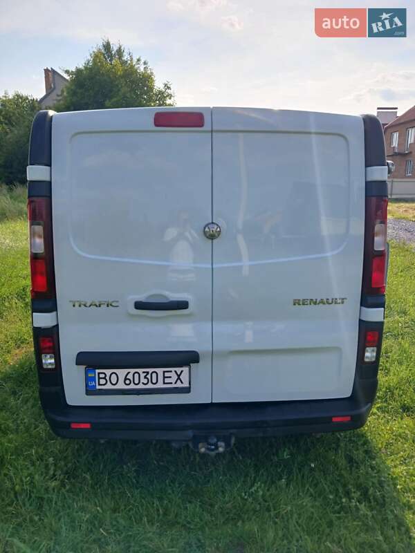 Грузовой фургон Renault Trafic 2016 в Красном