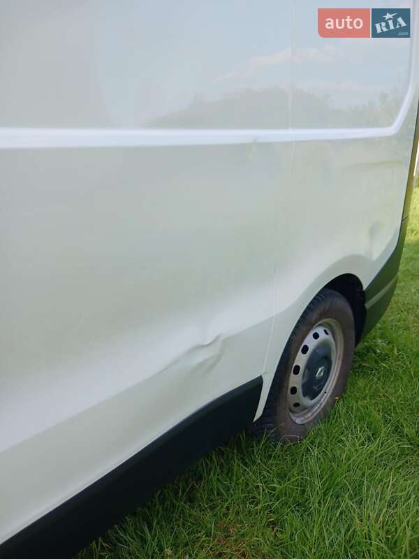 Грузовой фургон Renault Trafic 2016 в Красном