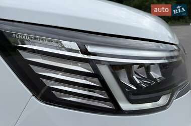 Минивэн Renault Trafic 2022 в 