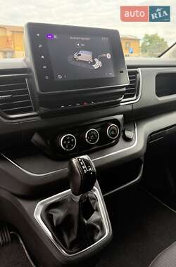 Минивэн Renault Trafic 2022 в 