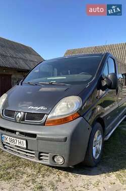 Мінівен Renault Trafic 2003 в Зарічному