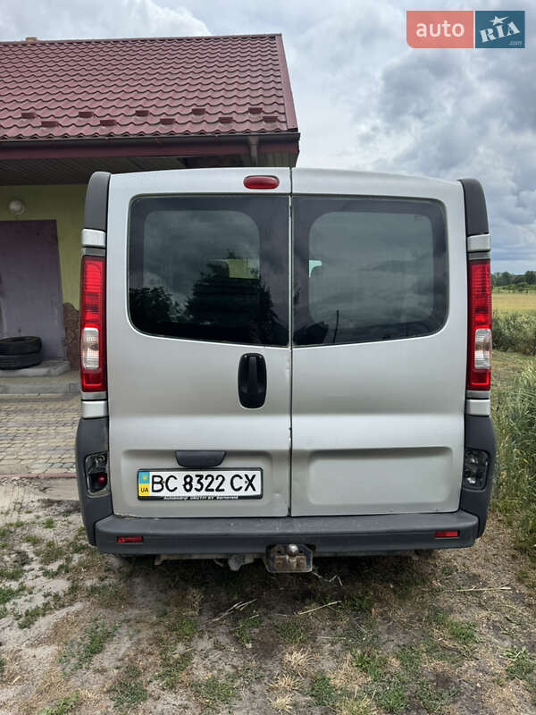 Вантажний фургон Renault Trafic 2007 в Львові